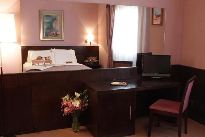 Hotel City Пиаченца Стая снимка