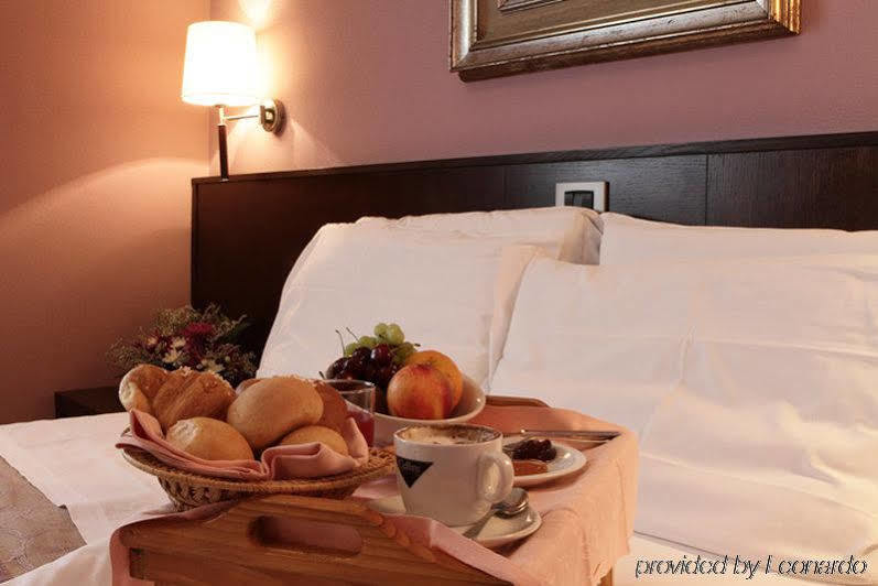 Hotel City Пиаченца Екстериор снимка