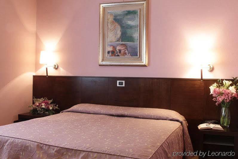Hotel City Пиаченца Екстериор снимка