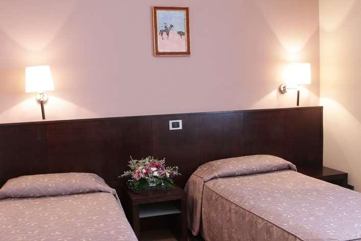 Hotel City Пиаченца Стая снимка